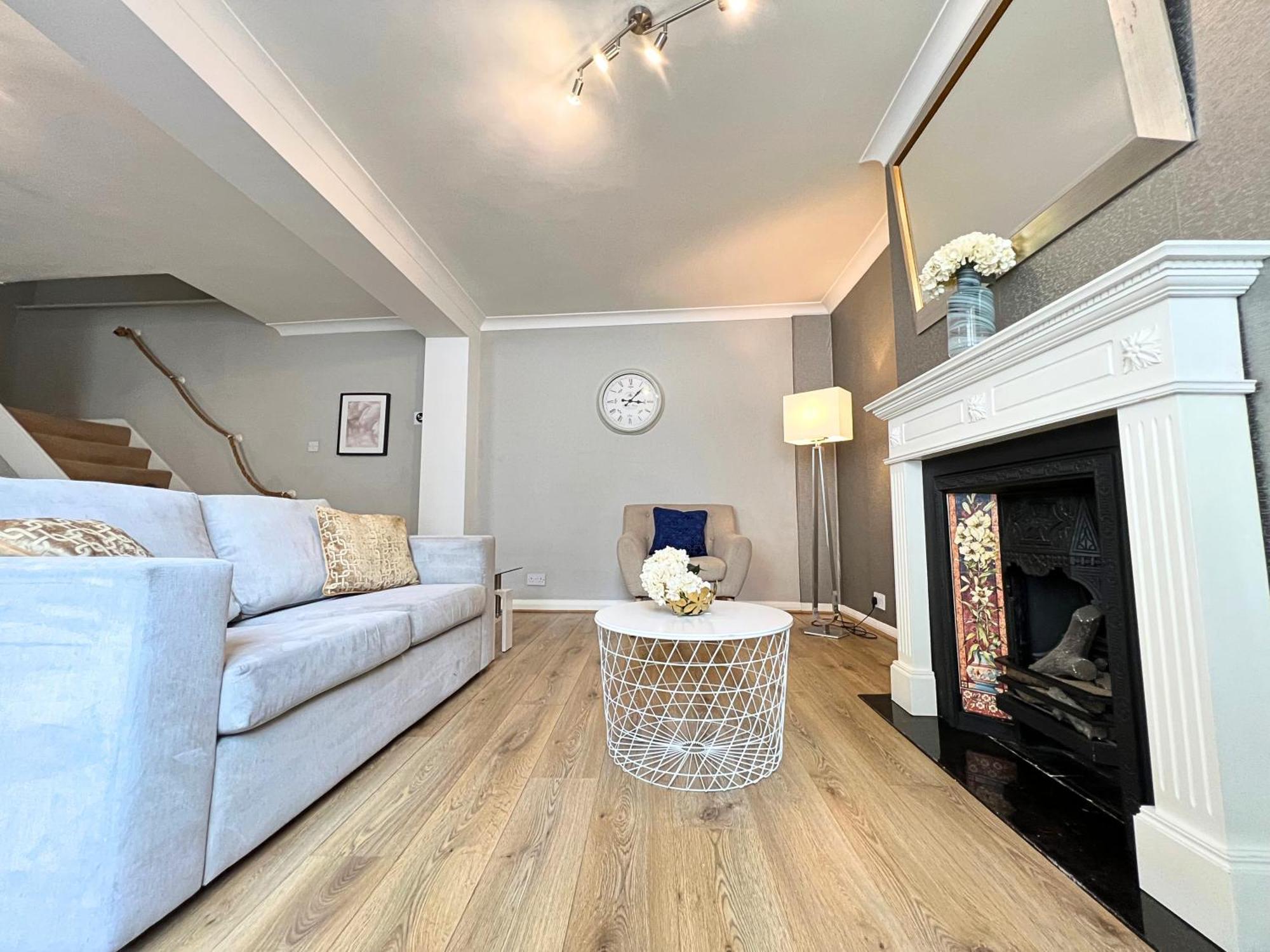 Kensington 2 Bedroom House-Big Living Area And Kitchen-Harrods-National History Museum-Hyde Park-Near 2 Underground Lines London Exteriör bild