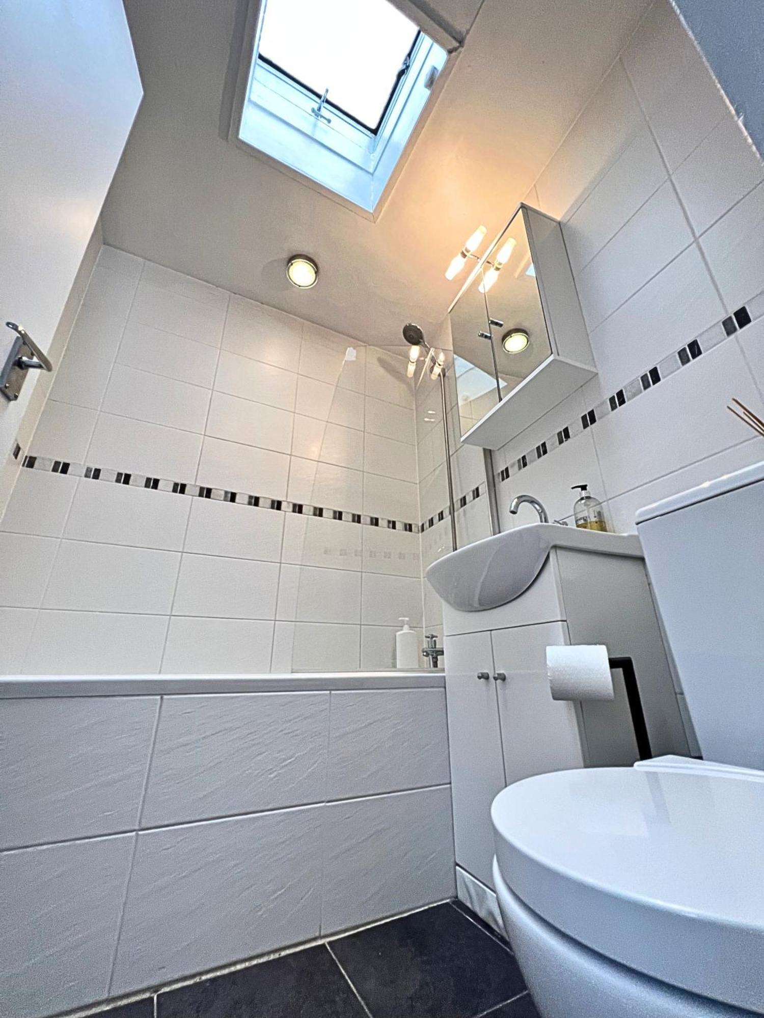 Kensington 2 Bedroom House-Big Living Area And Kitchen-Harrods-National History Museum-Hyde Park-Near 2 Underground Lines London Exteriör bild